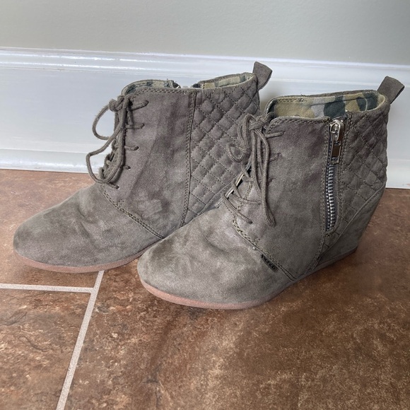 Bongo Wedge Booties - Picture 1 of 7